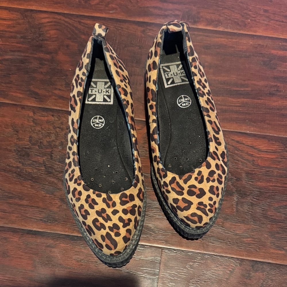T.U.K Women's Brown Leopard Flats